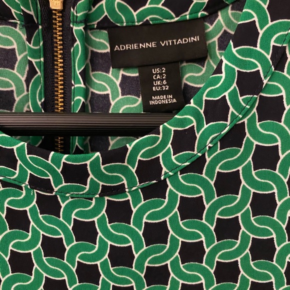 COPY - ELEGANT Short-Sleeved Shift Dress Size 2 - Picture 2 of 5